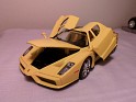 1:24 Maisto Ferrari Enzo  Amarillo. Subida por Lambo Reyes
